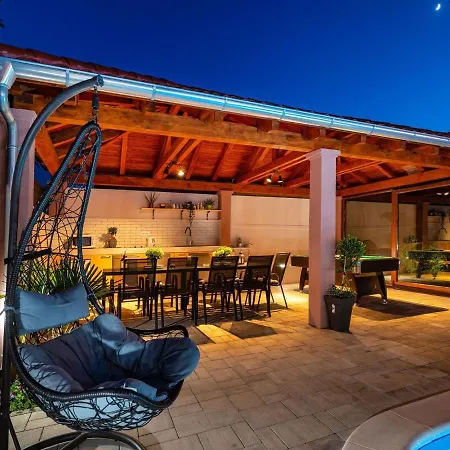 Luxurious In Dalmatia Near Sea