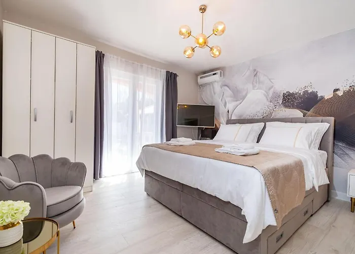 Luxurious In Dalmatia Near Sea *