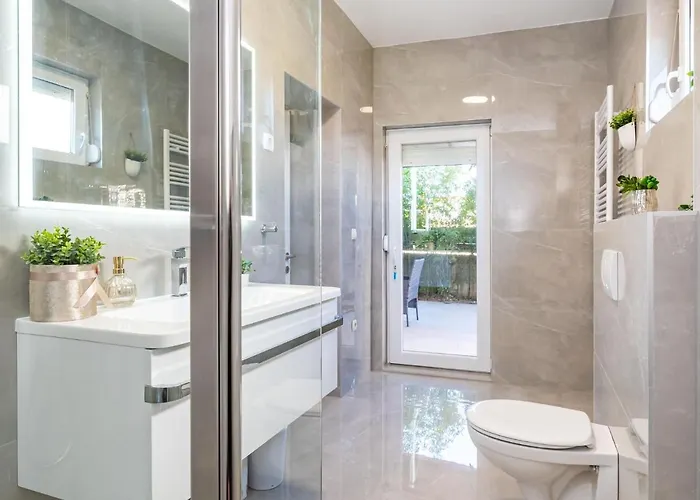 Вилла Luxurious In Dalmatia Near Sea Затон
