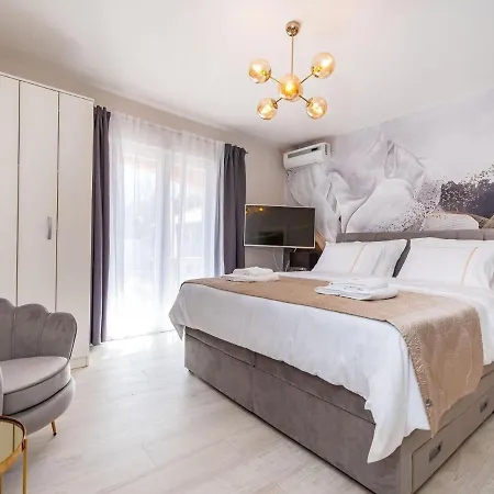 Luxurious In Dalmatia Near Sea *