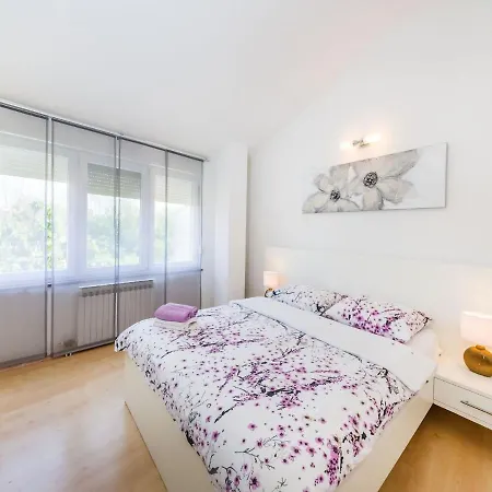 Luxurious In Dalmatia Near Sea