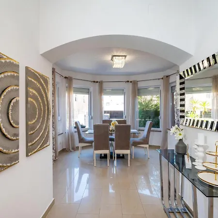 Luxurious In Dalmatia Near Sea