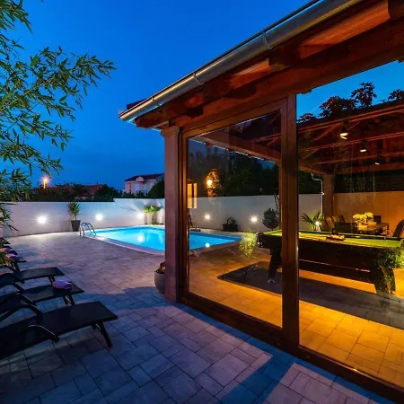 Luxurious In Dalmatia Near Sea