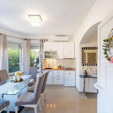 Luxurious In Dalmatia Near Sea *