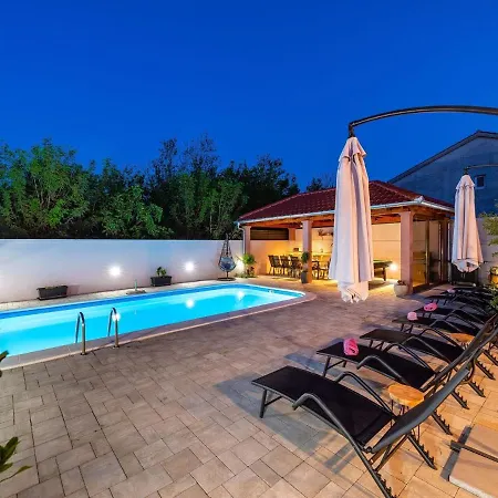 فيلة Luxurious In Dalmatia Near Sea