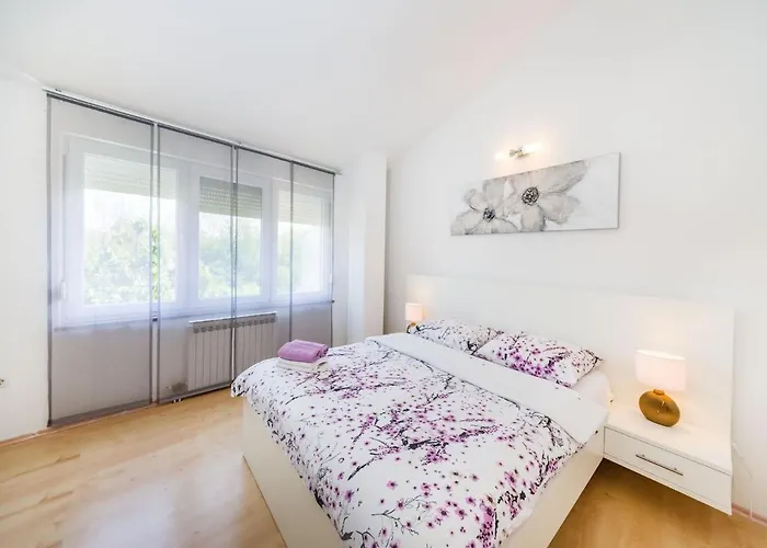 Luxurious In Dalmatia Near Sea