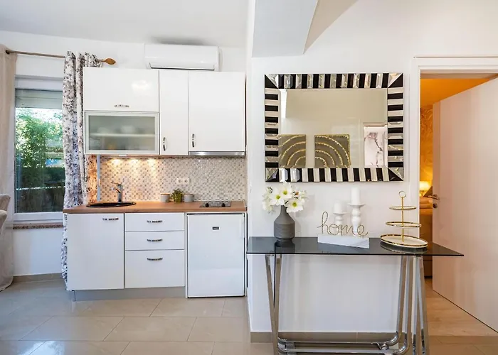 Luxurious In Dalmatia Near Sea * Zaton (Zadar)