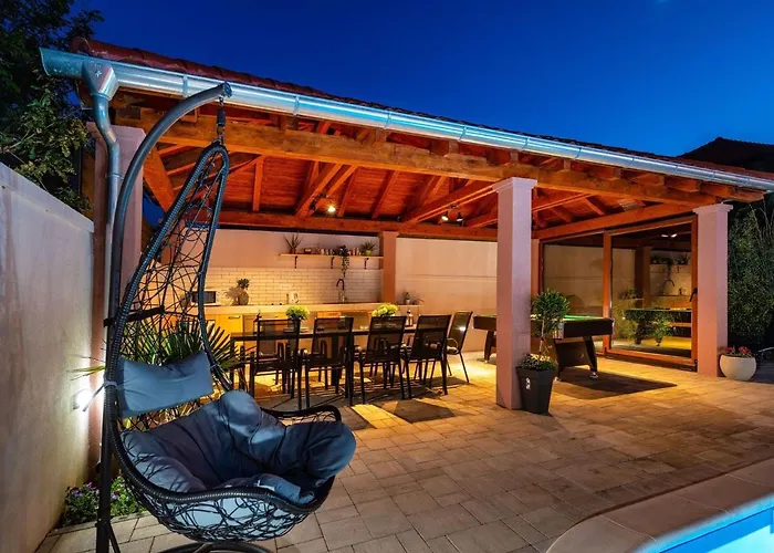 Luxurious In Dalmatia Near Sea